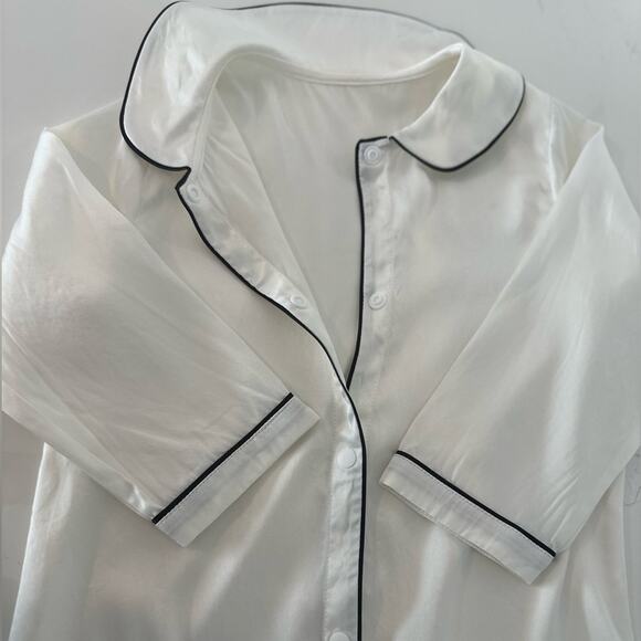 Silk blend pajama size 9-12 months unisex white w/black trim - Picture 7 of 11